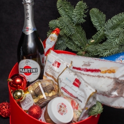 Cutie Roșie cu Asti Martini și Ferrero Rocher photo