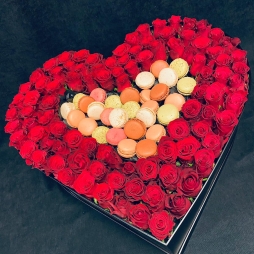 Cutie Inima Trandafiri si Macarons alt vedere product 5