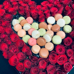 Cutie Inima Trandafiri si Macarons alt vedere product 7