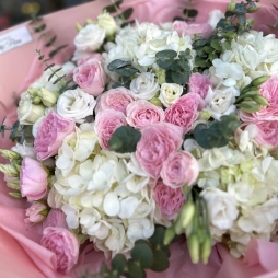 Buchet cu Hortensie Albă, Trandafiri Roz și Lisianthus alt vedere product 2