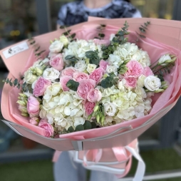 Buchet cu Hortensie Albă, Trandafiri Roz și Lisianthus alt vedere product 3