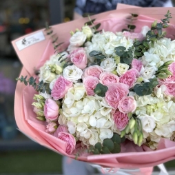 Buchet cu Hortensie Albă, Trandafiri Roz și Lisianthus alt vedere product 4