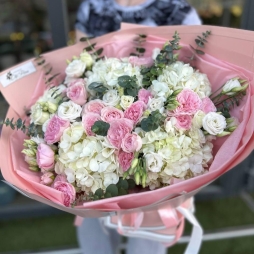 Buchet cu Hortensie Albă, Trandafiri Roz și Lisianthus alt vedere product
