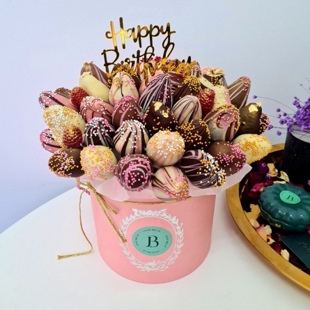 Aranjament cu Căpșuni &icirc;n Ciocolată Happy Birthday alt vedere product