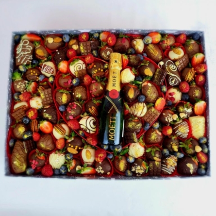 Aranjament cu Fructe &icirc;n Ciocolată și Șampanie Moet Chandon alt vedere product 3