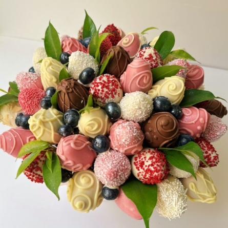 Aranjament cu Căpșuni &icirc;n Ciocolată și Afine alt vedere product 3