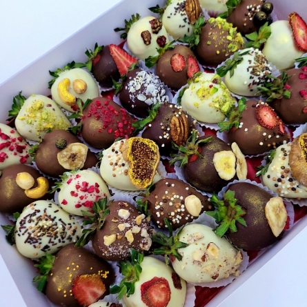 Cutie cu Căpșuni &icirc;n Ciocolată Belgiană Mix de Gusturi alt vedere product 2